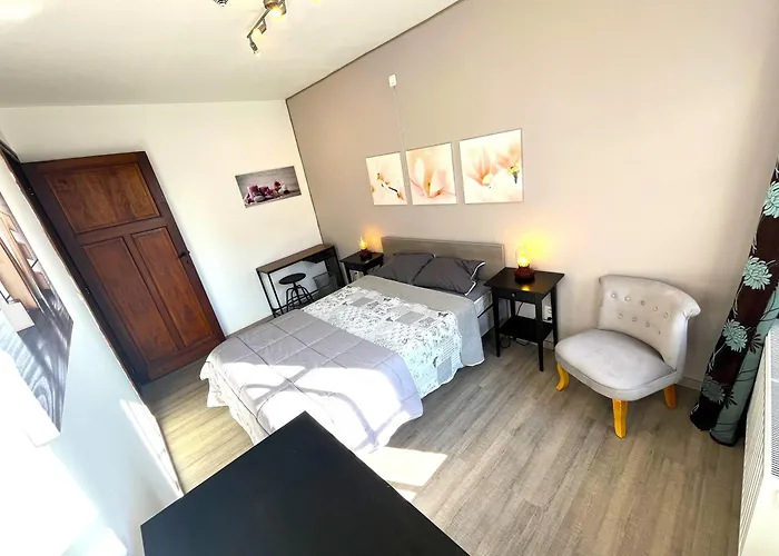 Maison Villageoise Les Nobles Carrieres 度假居 Frasnes